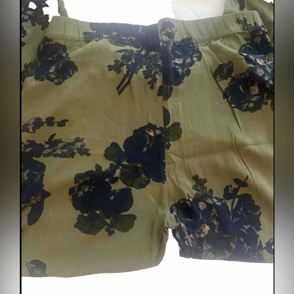 Women’s H&M size 10 olive green floral print‎ b-neck top with matching pants set - Picture 4 of 6